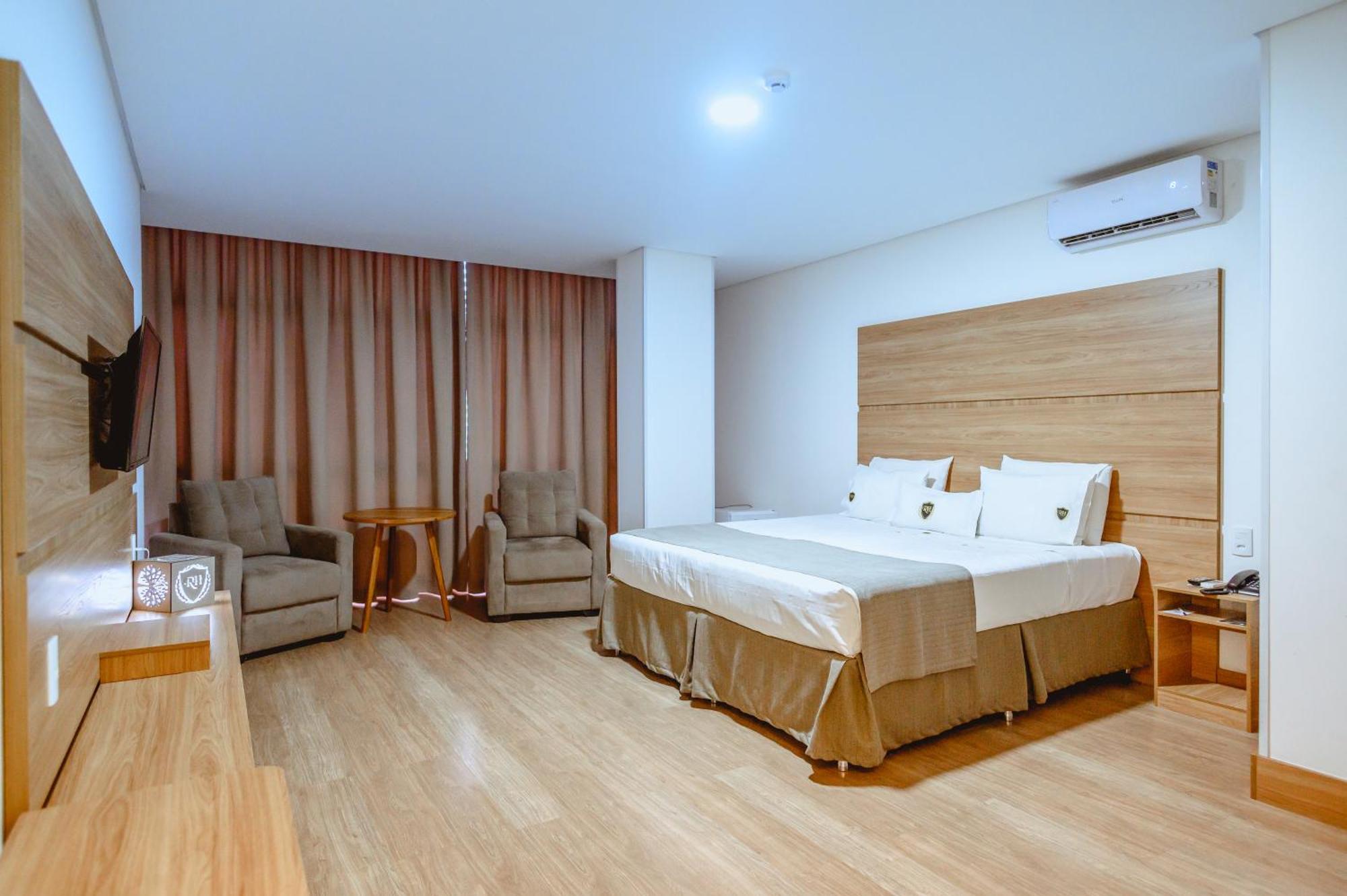 בוטוקאטו Riellis Center Hotel מראה חיצוני תמונה