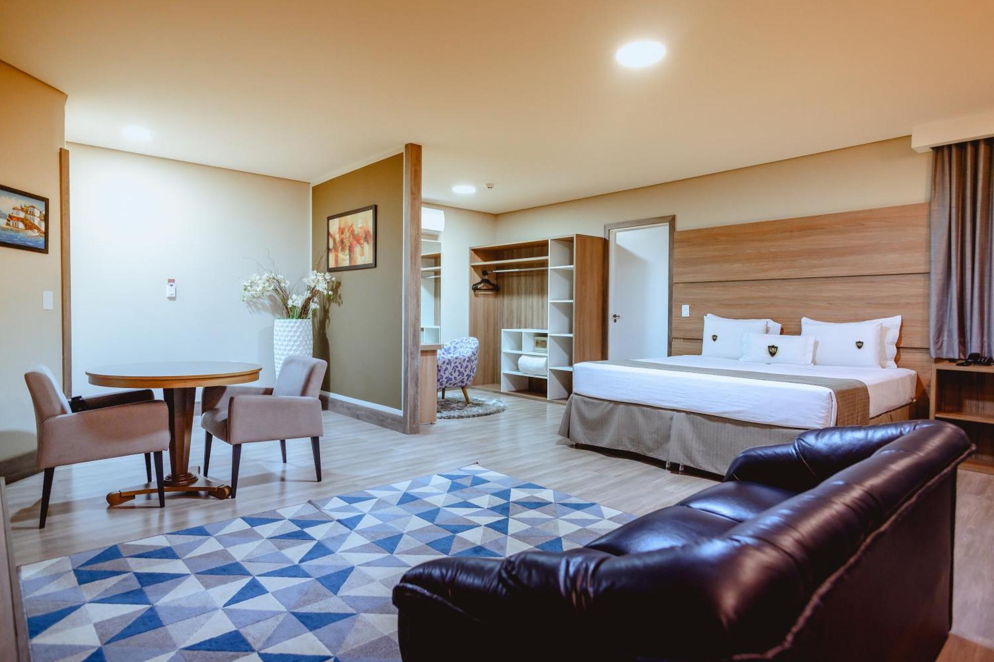 בוטוקאטו Riellis Center Hotel מראה חיצוני תמונה