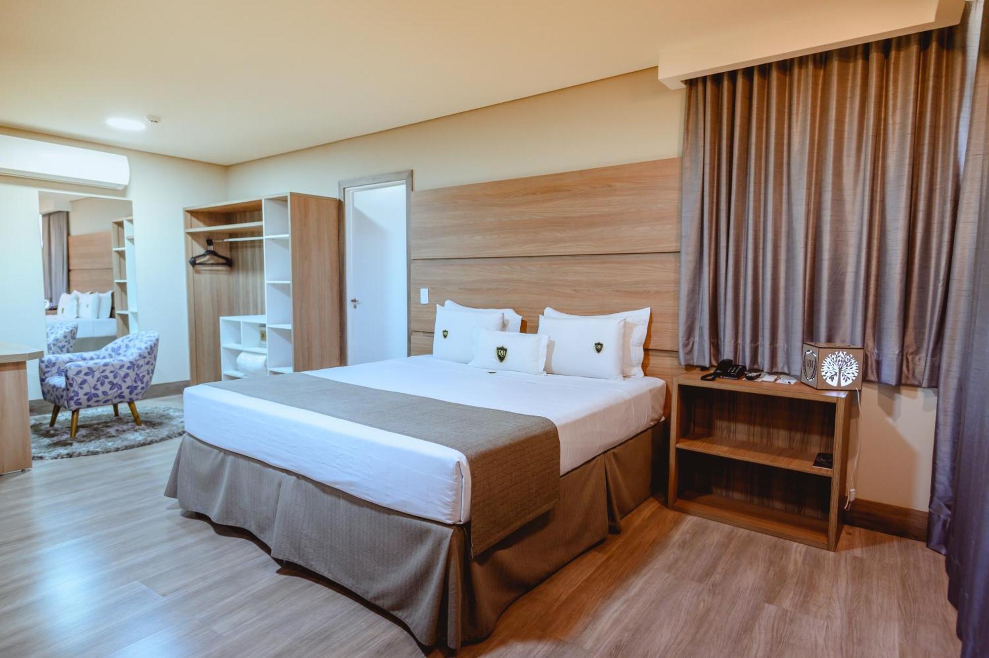בוטוקאטו Riellis Center Hotel מראה חיצוני תמונה