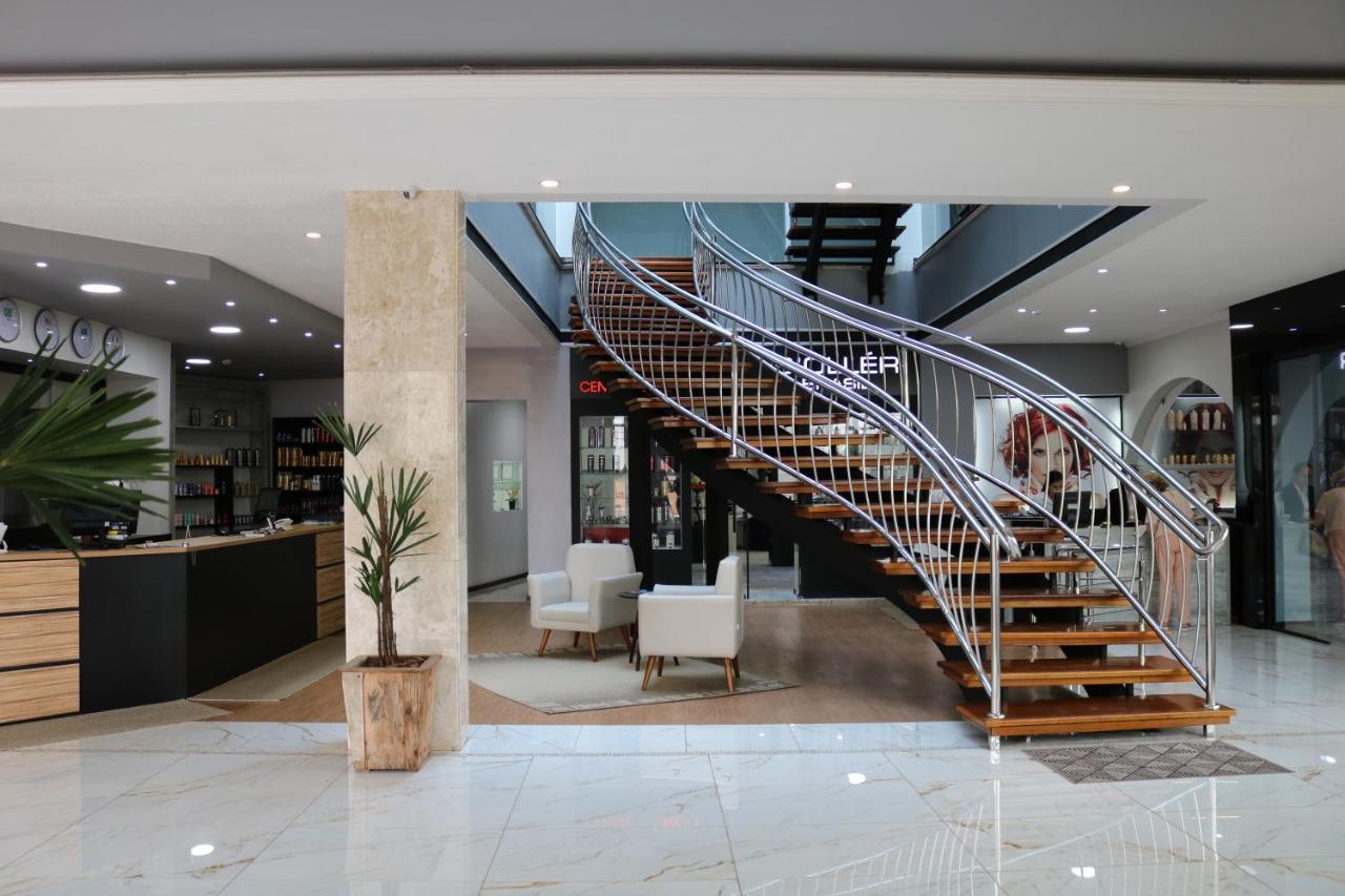 בוטוקאטו Riellis Center Hotel מראה חיצוני תמונה